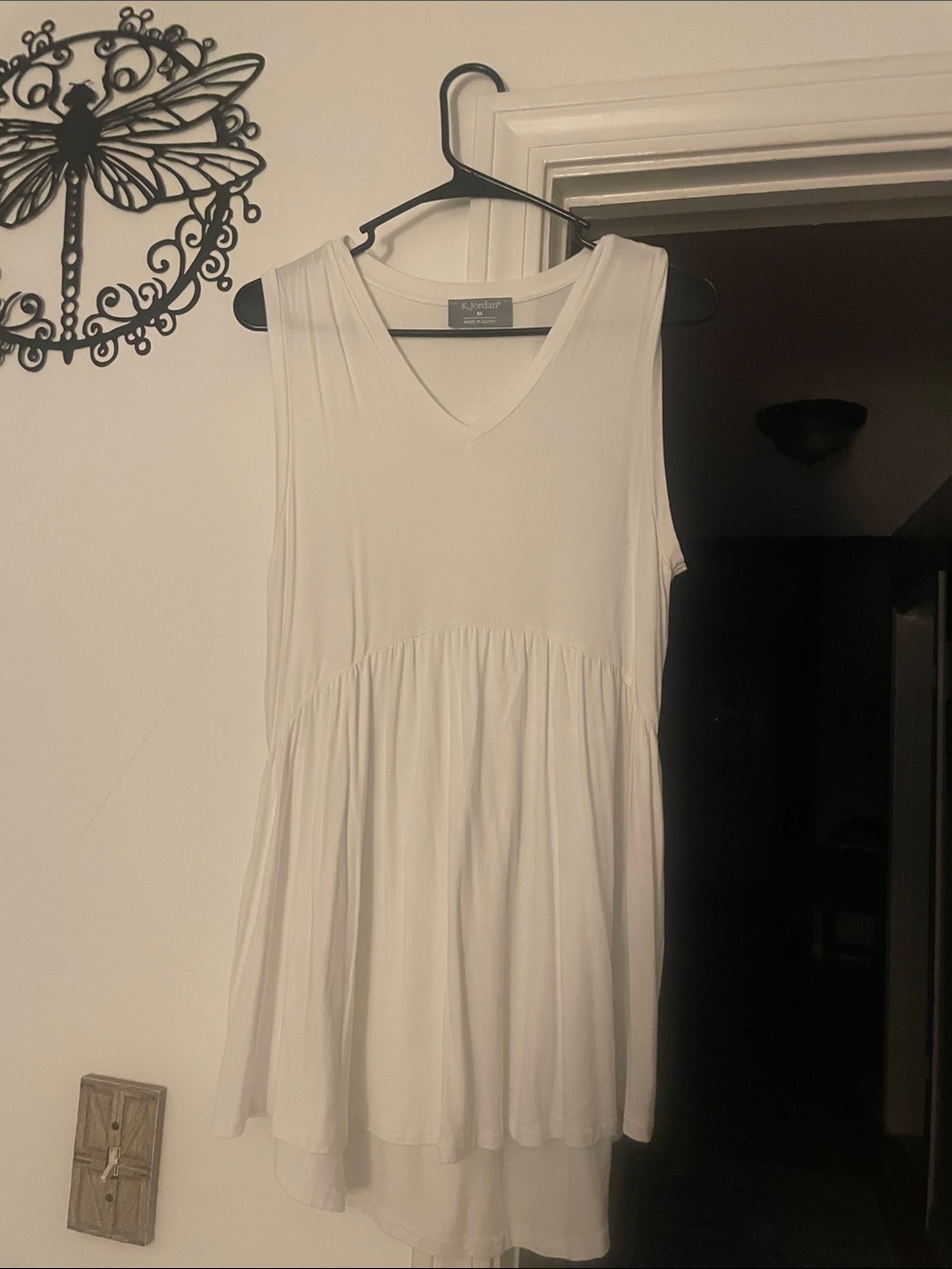 K Jordan White Sleeveless V-Neck Tiered Tank Top